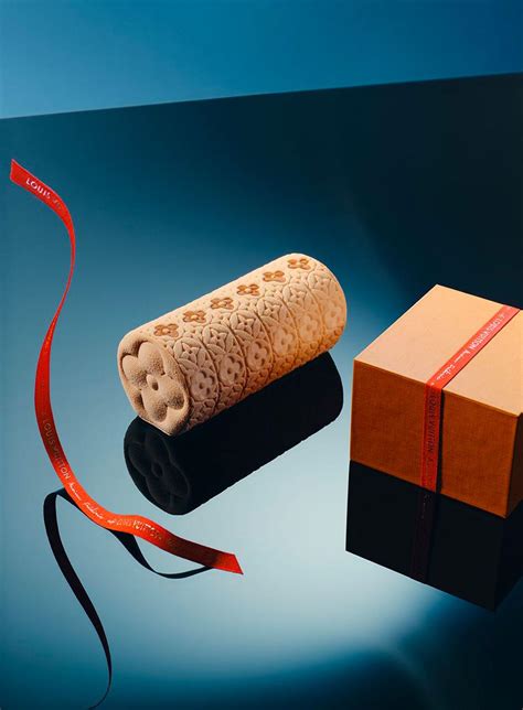 buche de noel louis vuitton|Bûche signature et sapin en chocolat : le Noël 2023 .